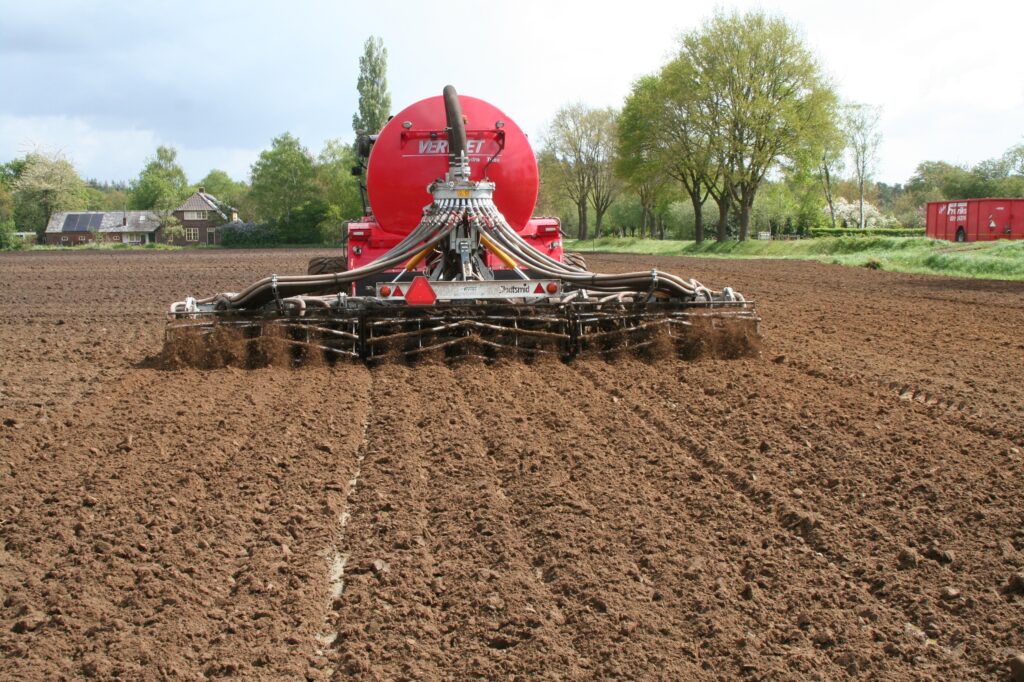 Bouwlandbemesting geploegde grond