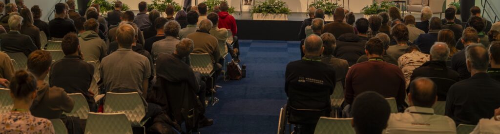 Zaal met mensen